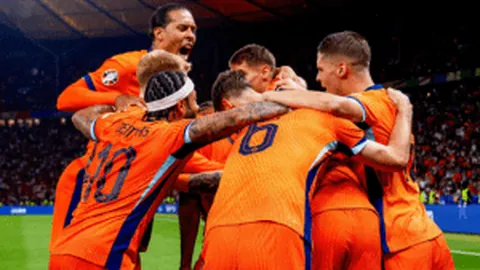 《黄健翔深度剖析：日本足球的“技术流”征途，中国足球需持之以恒奋斗十年以上》